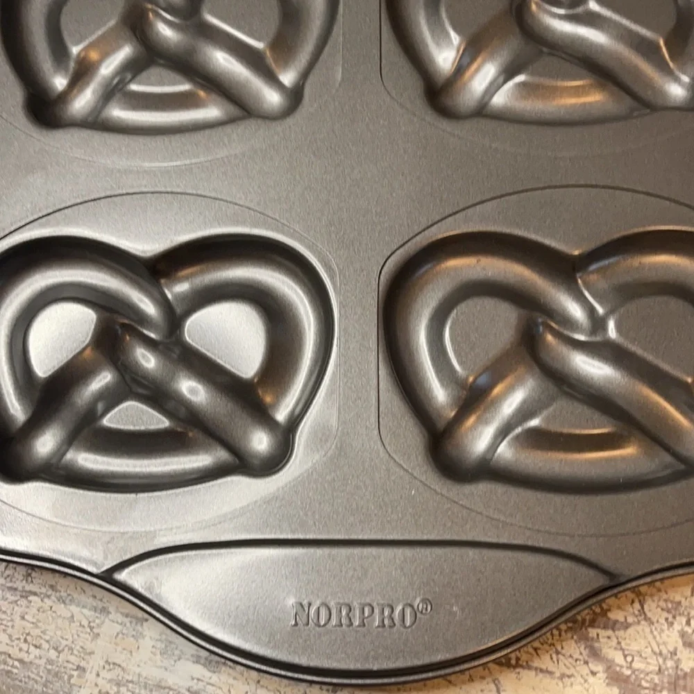 EUC Norpro pretzel making pan​​​​​​​​​​​​​​​